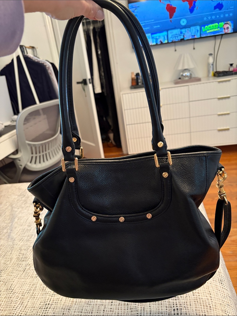 Tory Burch Black Leather Shoulder Bag with Gold Logo - Picture 10 of 11